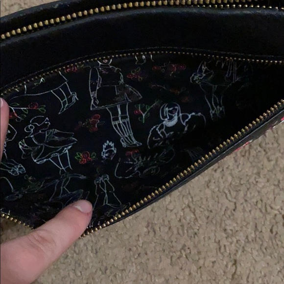 Floral embroidered Kate Spade wristlet - Picture 2 of 7